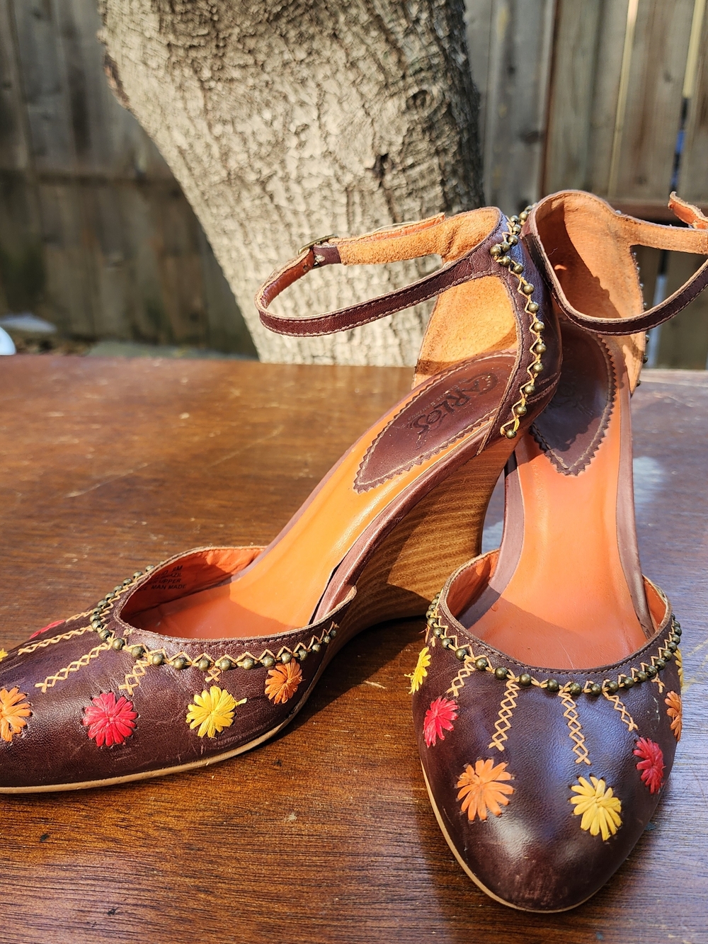 Carlos by Carlos Santana Stud Brown Leather Floral Embroidered Wedge Sandals 8M